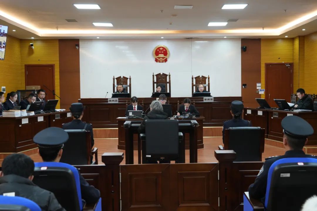 张君受贿,掩饰,隐瞒犯罪所得案一审开庭