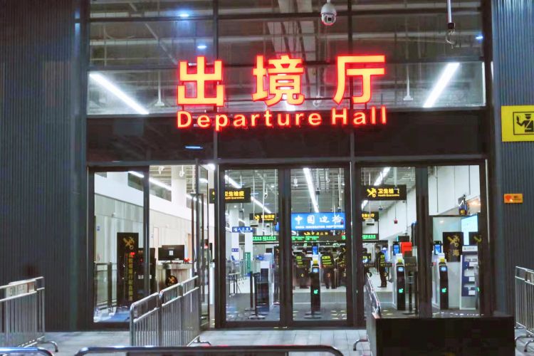 全面恢复通关!记者凌晨皇岗口岸直击:通关现场平稳顺畅有序