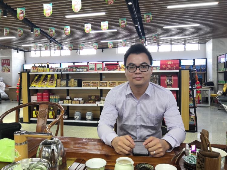 深农集团消费扶贫中心汕尾馆负责人,90后陈泽文:一粒米 藏大爱