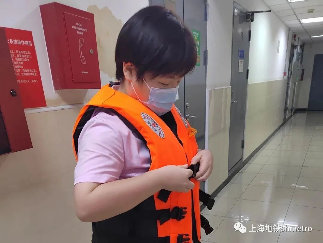 安全生产月:全力以赴绷紧弦 地铁站"汛"速行动