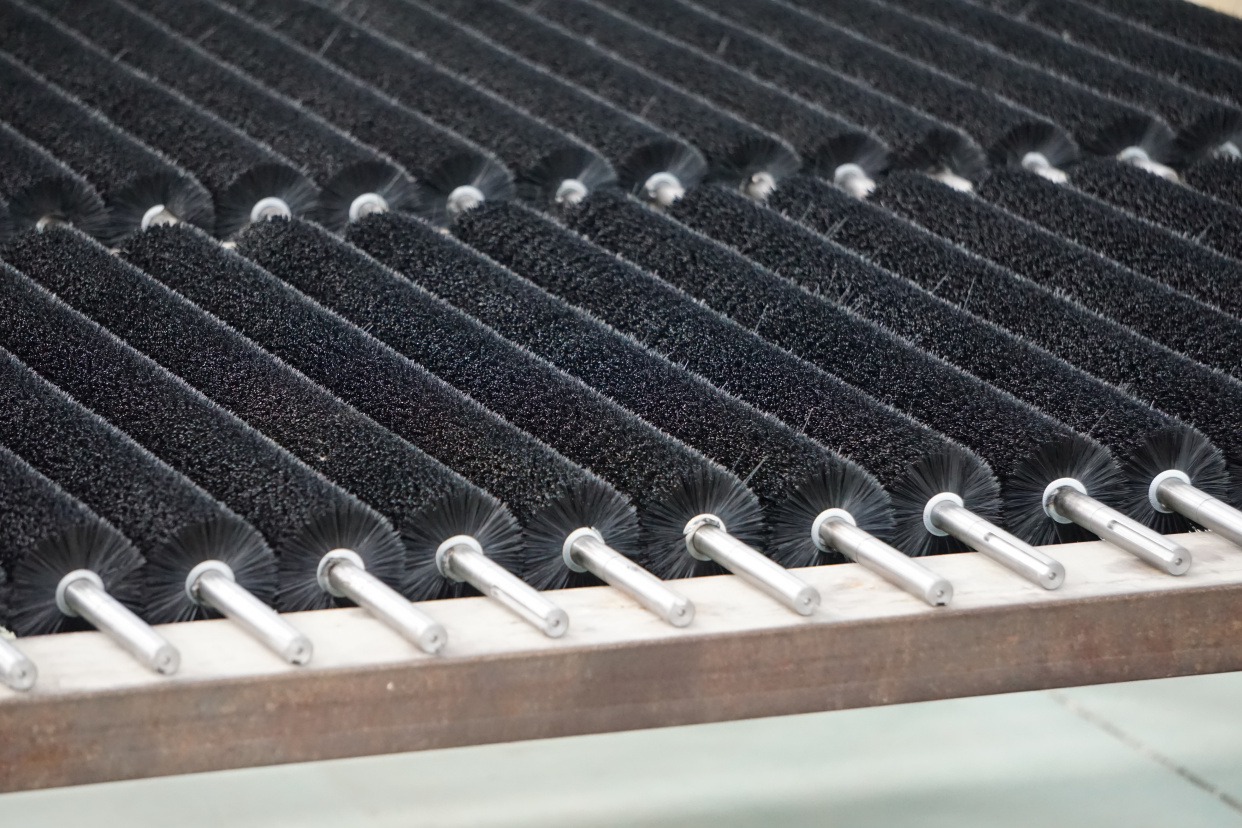 工业毛刷辊滚筒刷定制玻璃清洗机尼龙丝刷辊空心除尘筛沙机毛刷辊