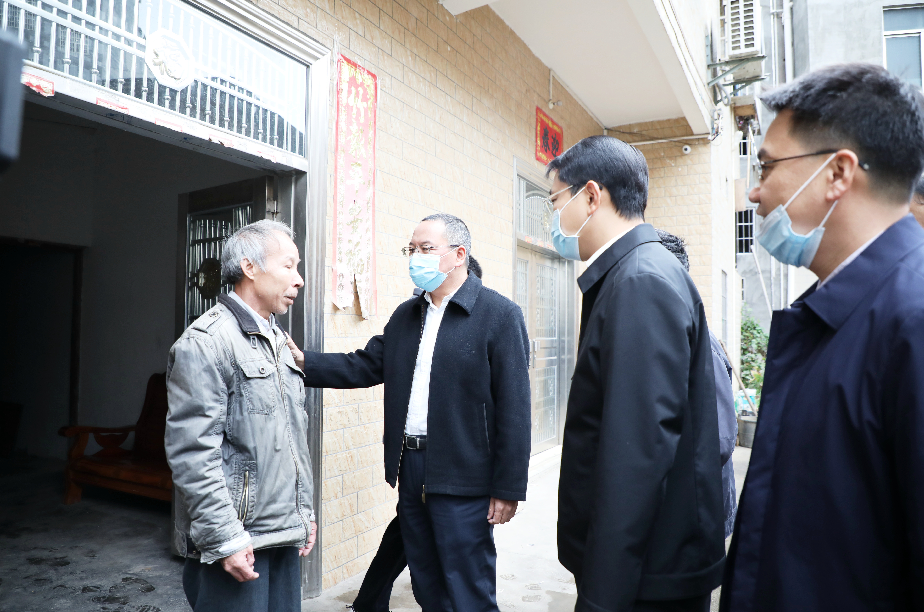 李长林到信宜市开展 送温暖 慰问活动 为困难党员群众送去党委政府