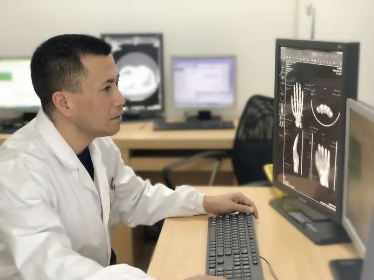 放射科医生"读"出腰痛的"真凶"