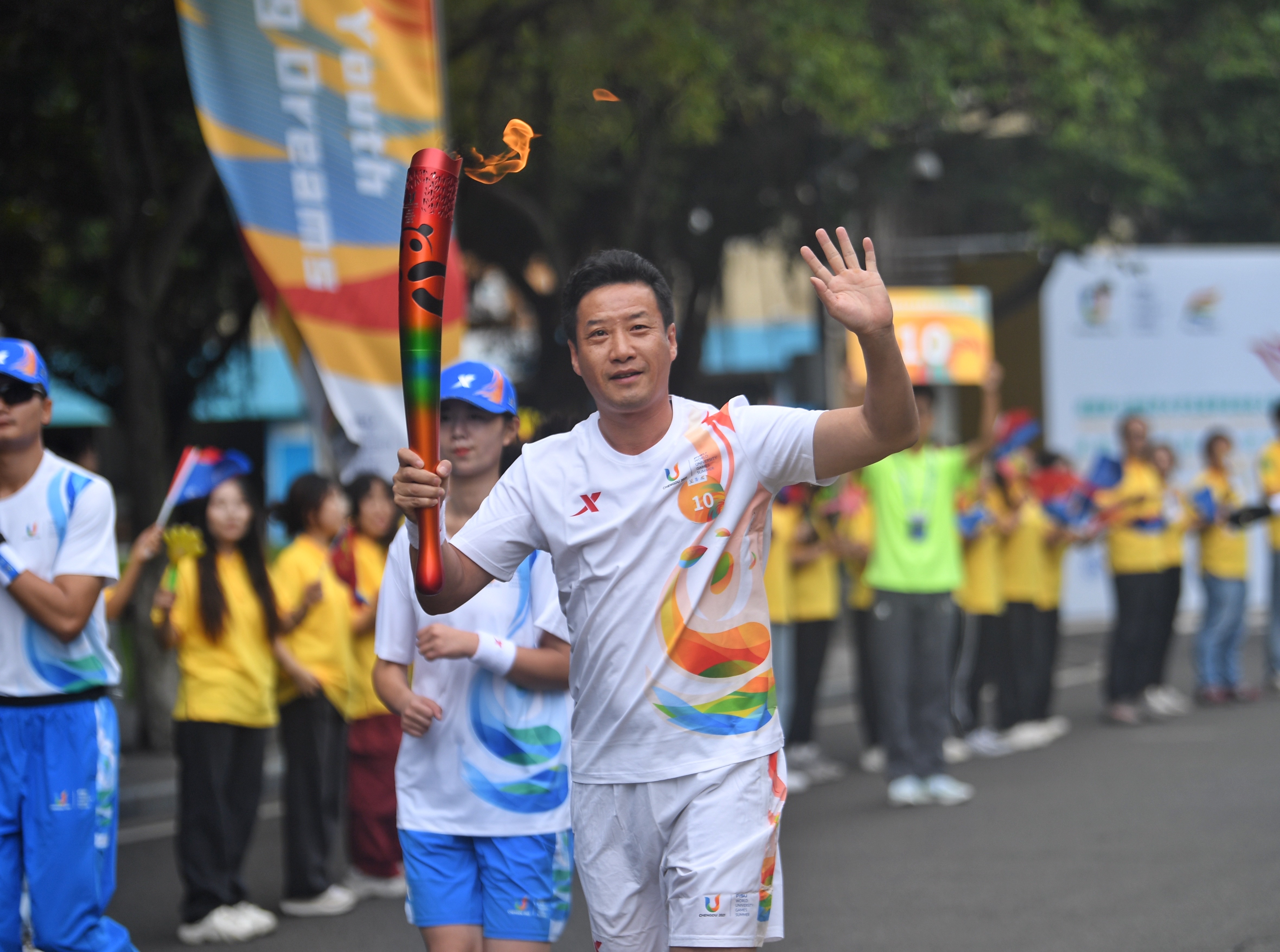 成都大运会火炬在西南财经大学(柳林校区)传递(2)
