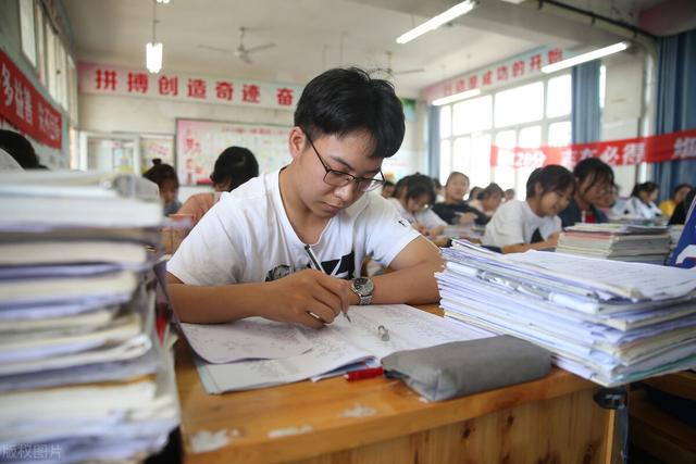 高三一年提分100分,学霸分享:中等生逆袭,关键这三点