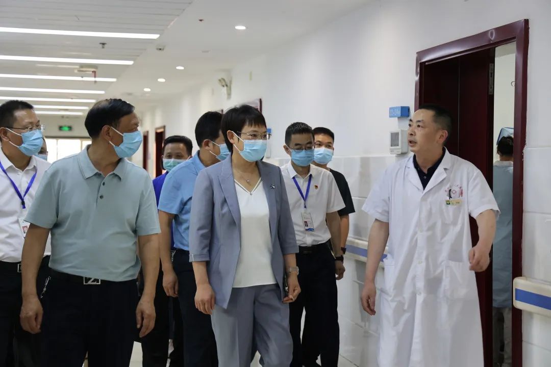罗晓皓来安化县调研公立医院高质量发展工作