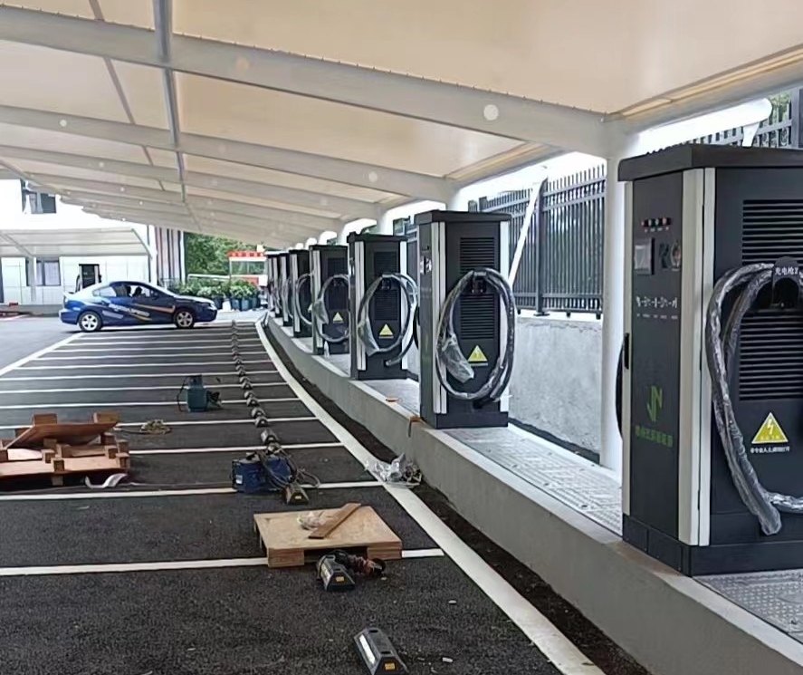 京能充电桩|广东交流慢充壁挂式新能源汽车换电柜案例实拍