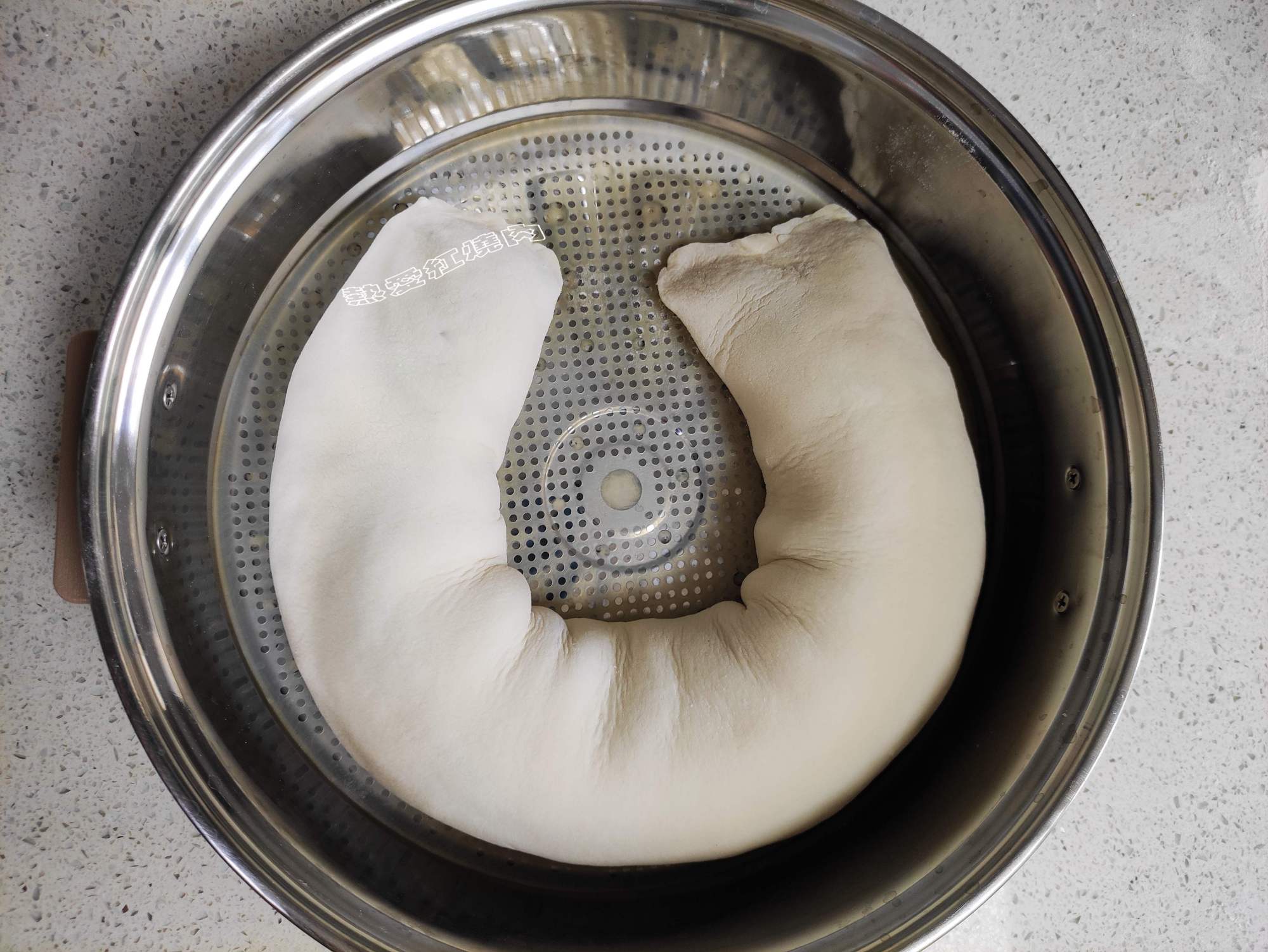 老北京大懒龙的做法,外皮暄腾内馅香,不用大葱改用它吃着更加香