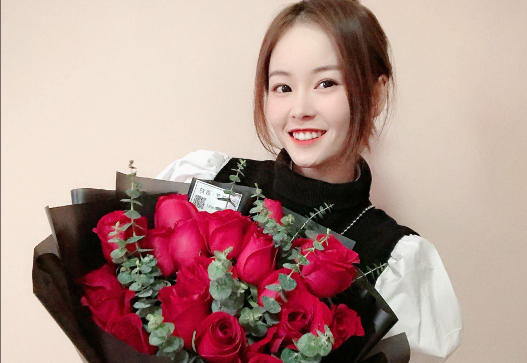 中国竞走女神被判犯规!冲过终点线后,双膝跪地不起,太心疼了