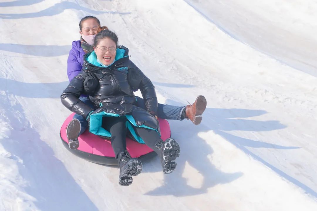 助力冬奥会 共筑冰雪梦—渭源县法院开展滑雪主题党日活动