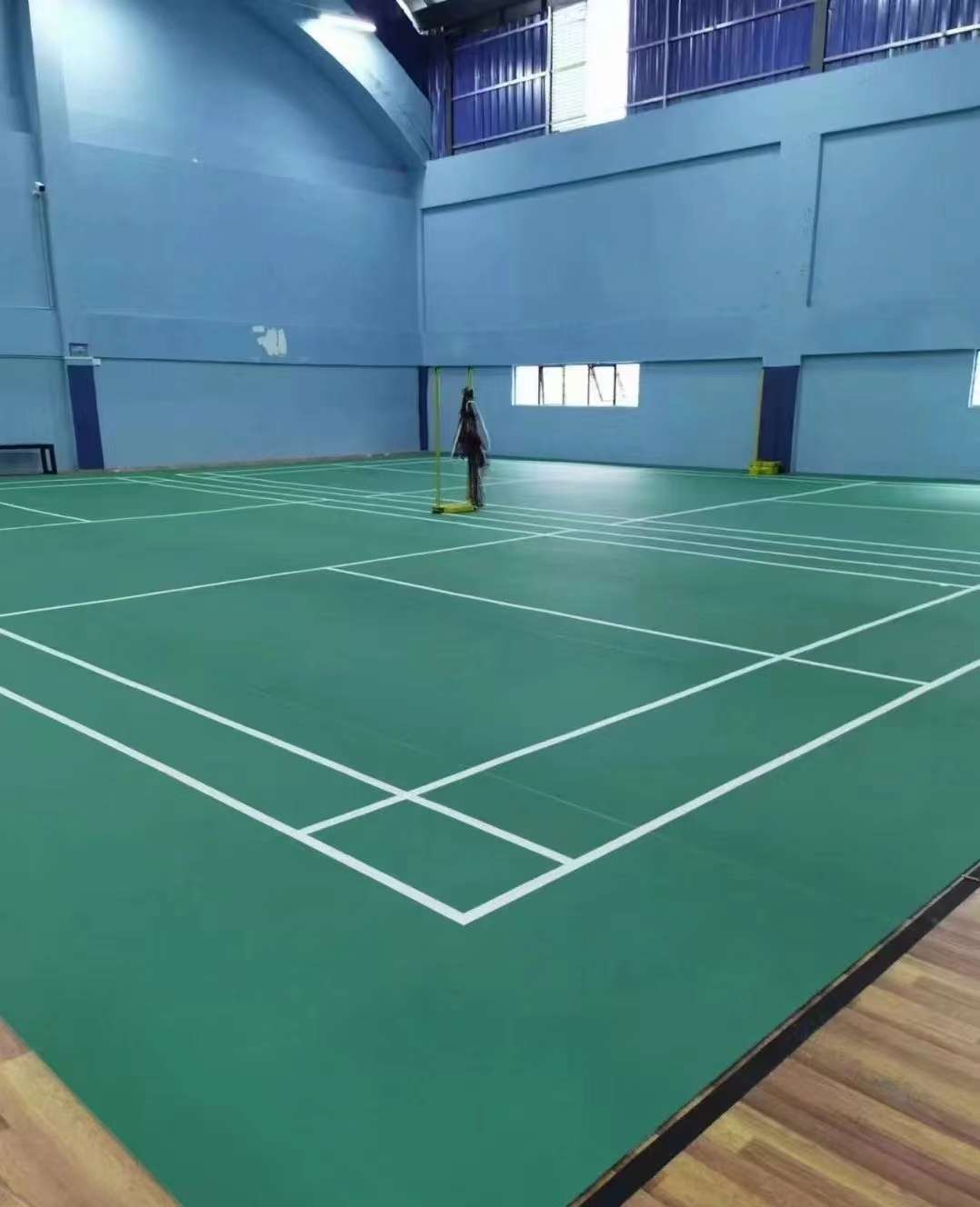 羽毛球场使用地胶的优点