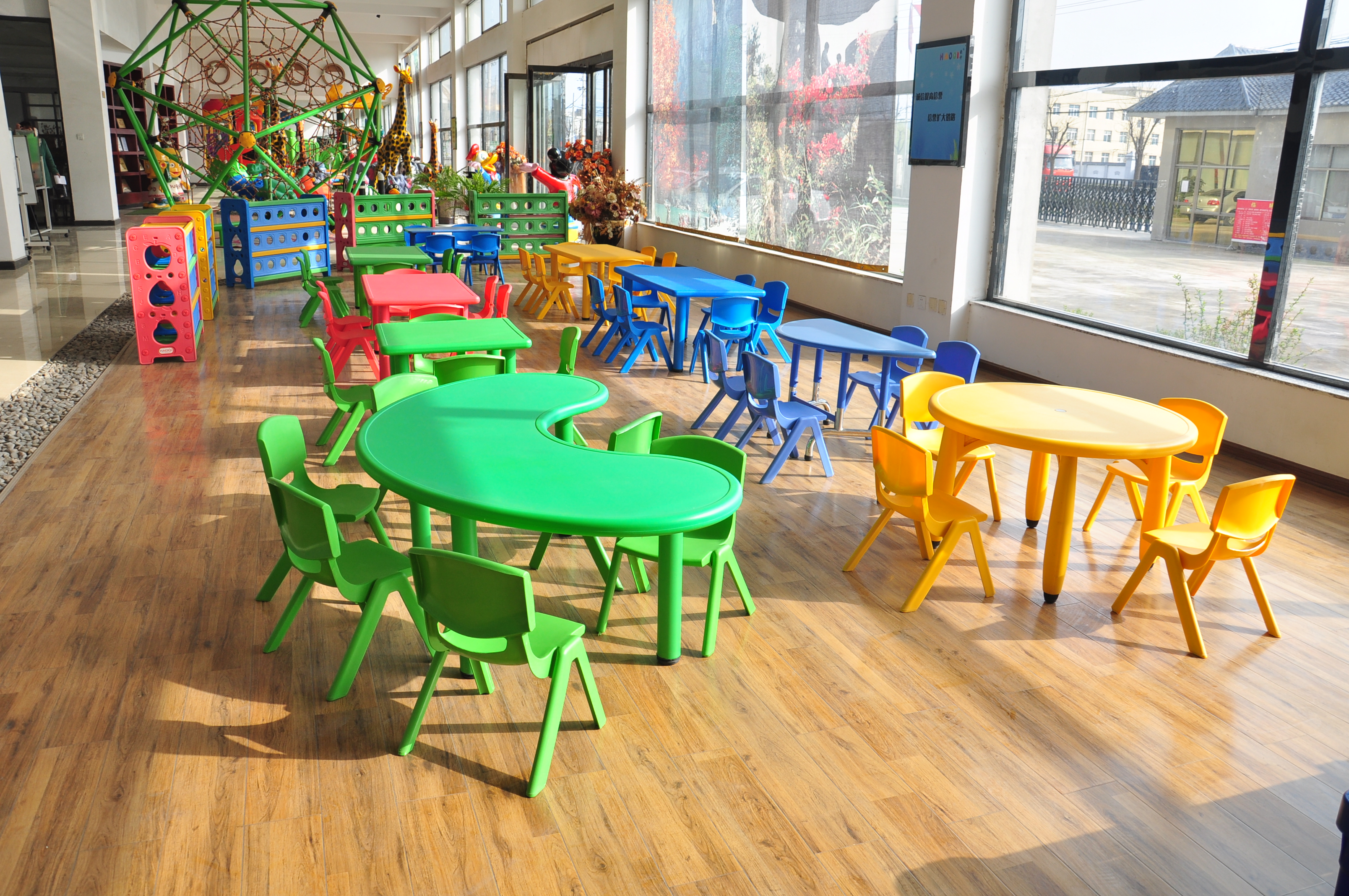 幼儿园儿童桌椅家具如何选择