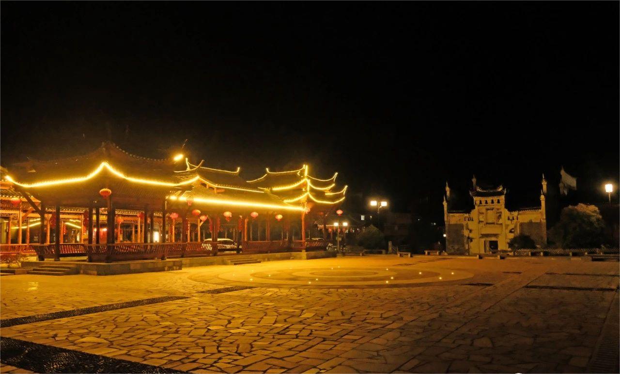 天柱县坌处镇三门塘夜景璀璨