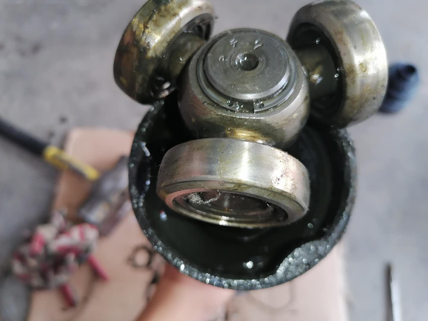 半轴球笼套漏油有什么影响