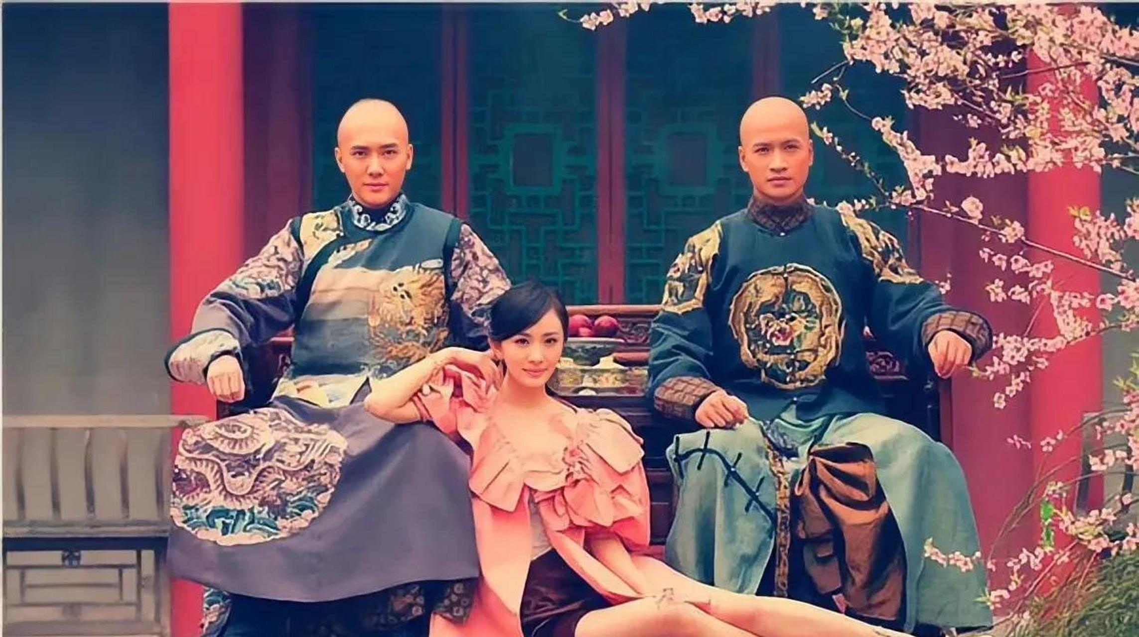 当年杨幂,冯绍峰,何晟铭主演的《宫》,这宣传照拍的,够有想象力的!