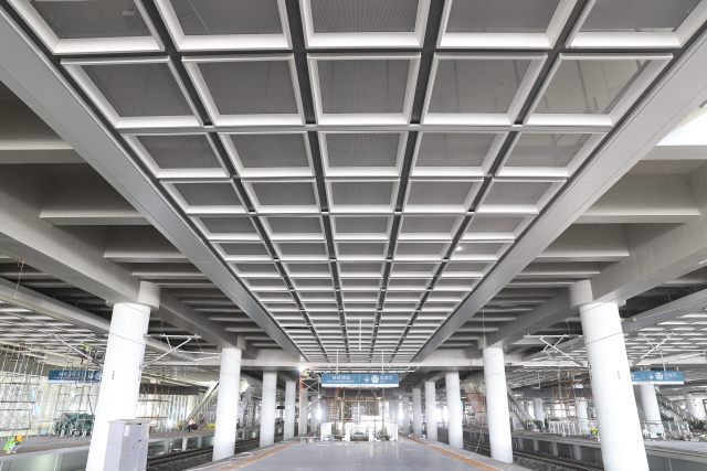 杭州西站湖杭场站台层装饰装修工程基本完工