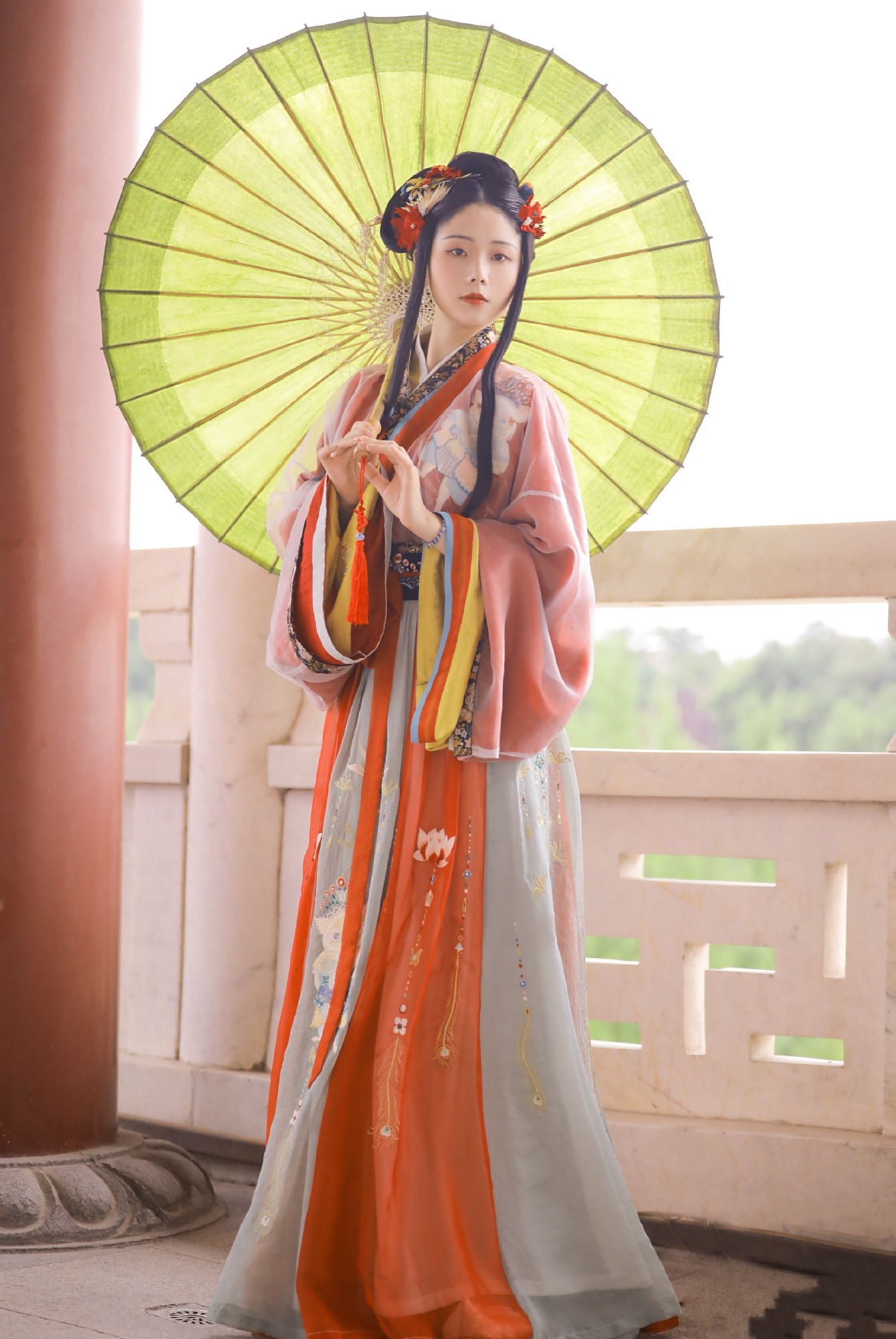 看腻了魏晋风,来看看这些传统的晋制汉服,带你领略魏晋风尚