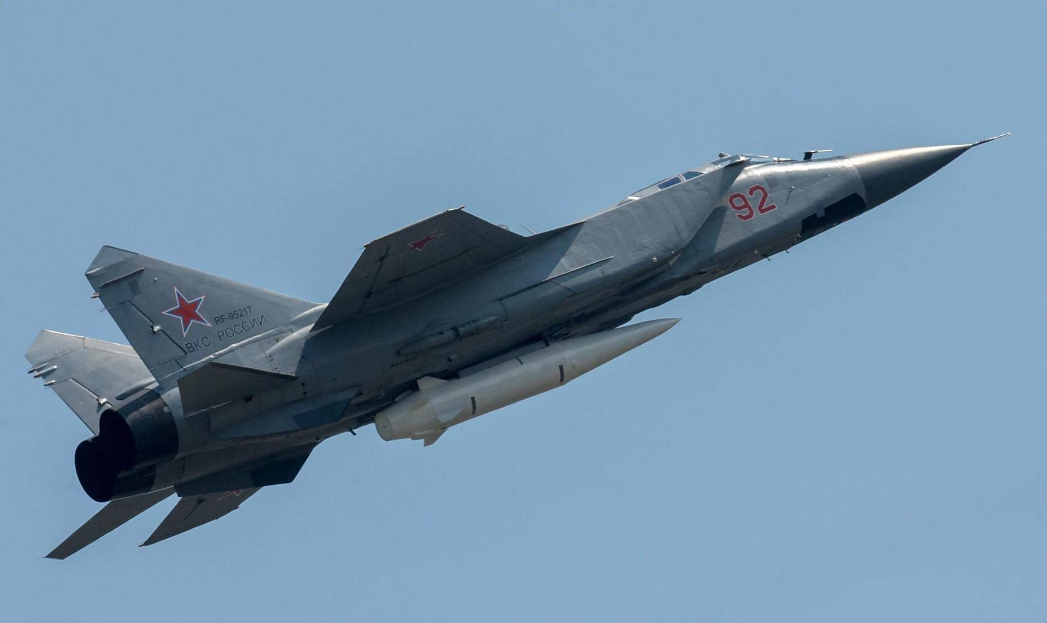 即使俄军发射的"匕首"导弹,按照最大的射程2000公里计算,其最大沸行