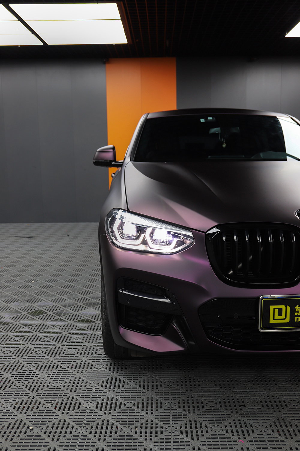 黛尔丝丹妮改色膜 宝马x4缎面黑幻紫案例
