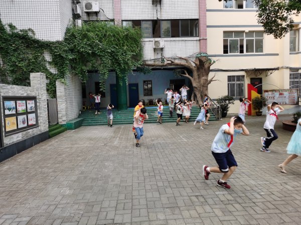 荆门市实验小学开展防震减灾疏散演练活动