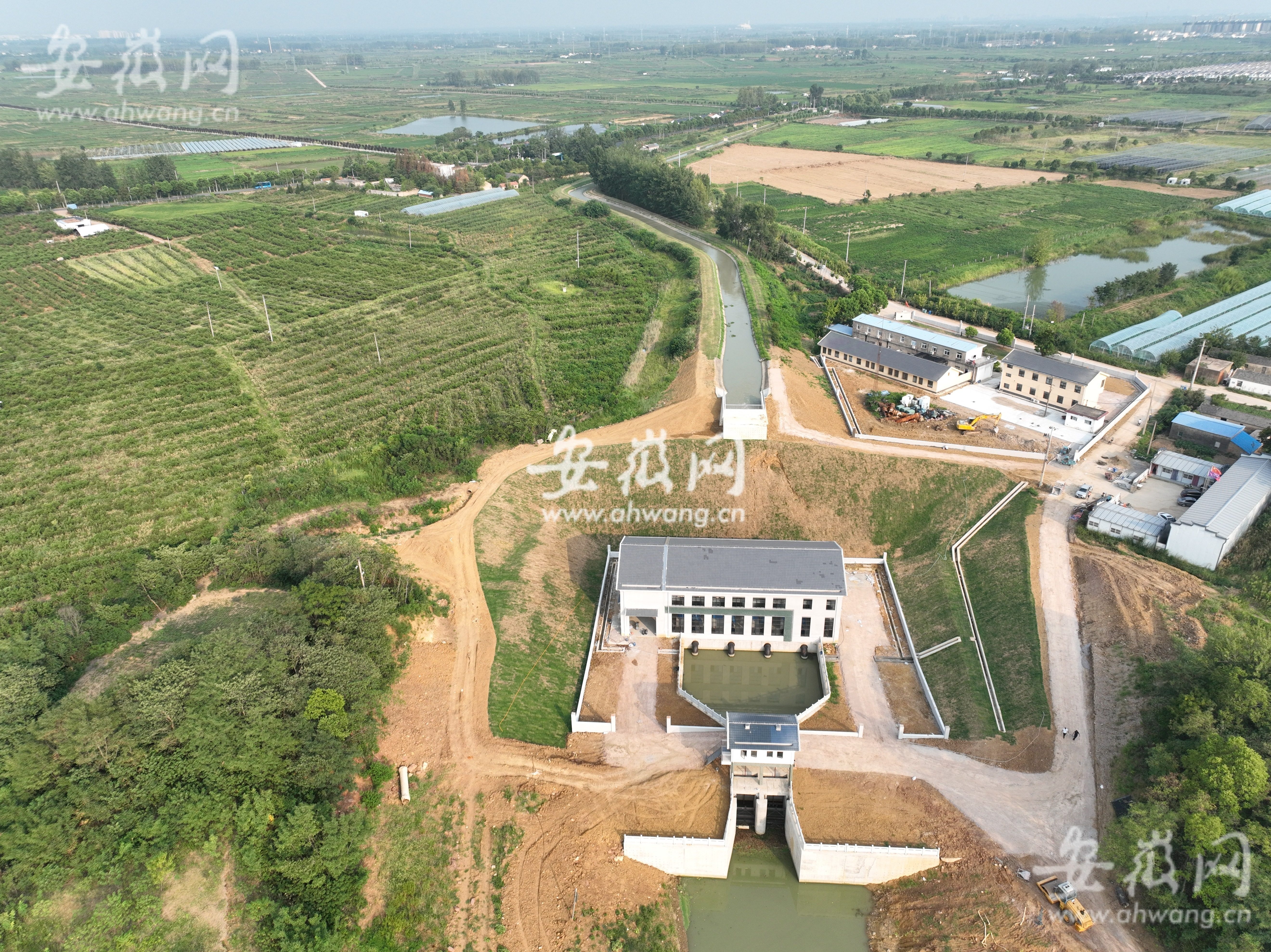 直击抗旱一线丨长丰龙门寺水库"喊渴 补水站内机组开足马力24小时不