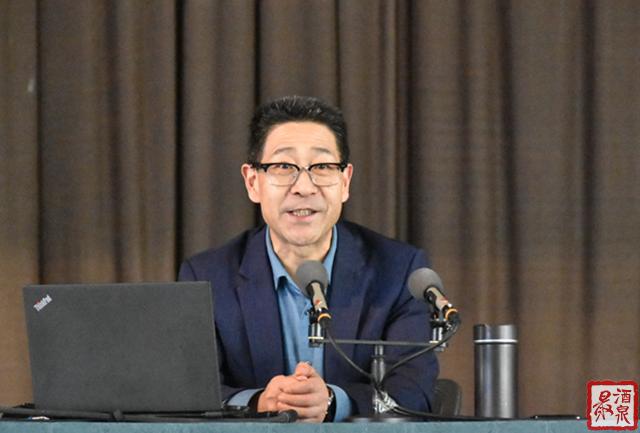 何效祖在酒泉艺术职业高级中学宣讲党的十九届六中全会精神和市第五次