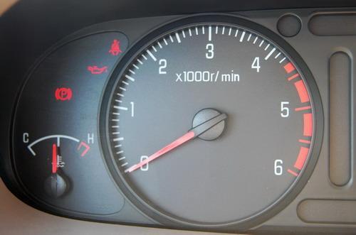 这通常源于空气流量计的功能异常,进而影响了汽车油门加速时的转速