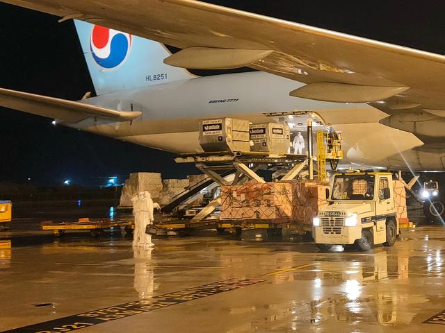 前8月广州白云机场口岸进出口货运量超90万吨,同比增长约6.4%