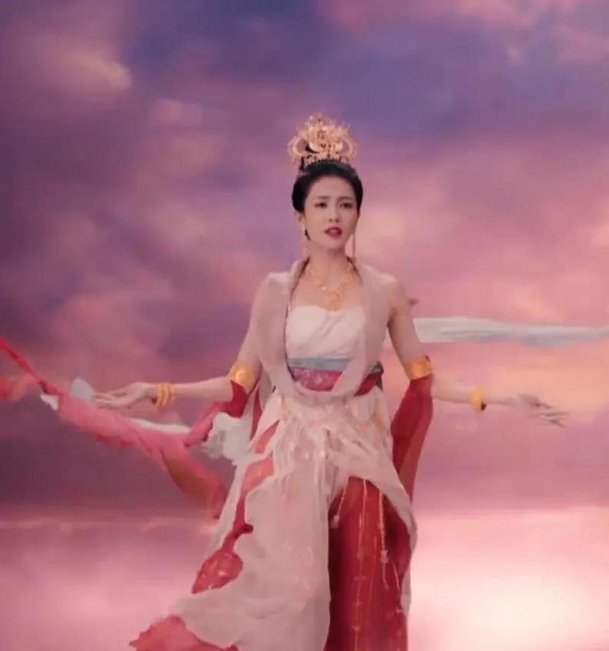 《长月烬明》黎苏苏神女造型备受吐槽,有人说不伦不类,有人说像泰剧?