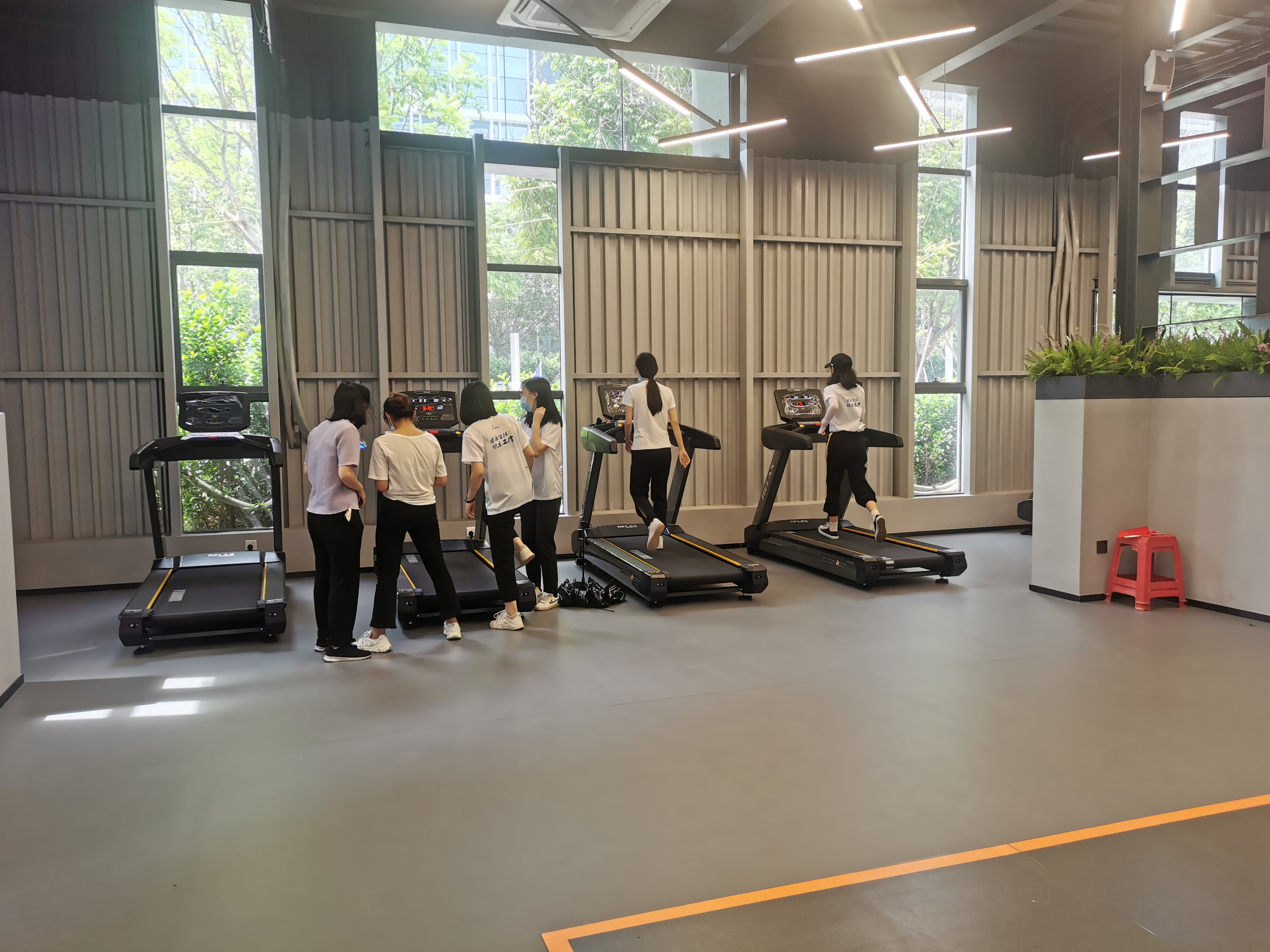 企业单位健身房怎么配置比较好?需要配备哪些健身器材?