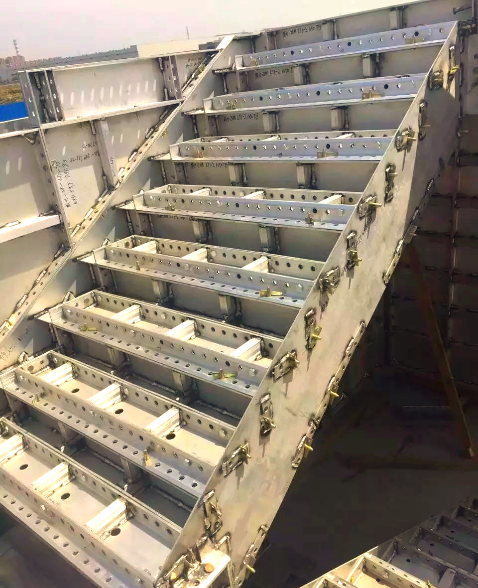 铝模板楼梯设计全解析:从封闭到开放,哪一种最实用