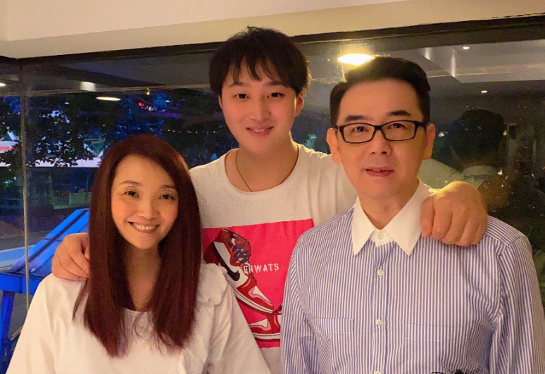 《西游记》中的红孩儿,被张智霖抛弃嫁过气演员,今生活幸福美满