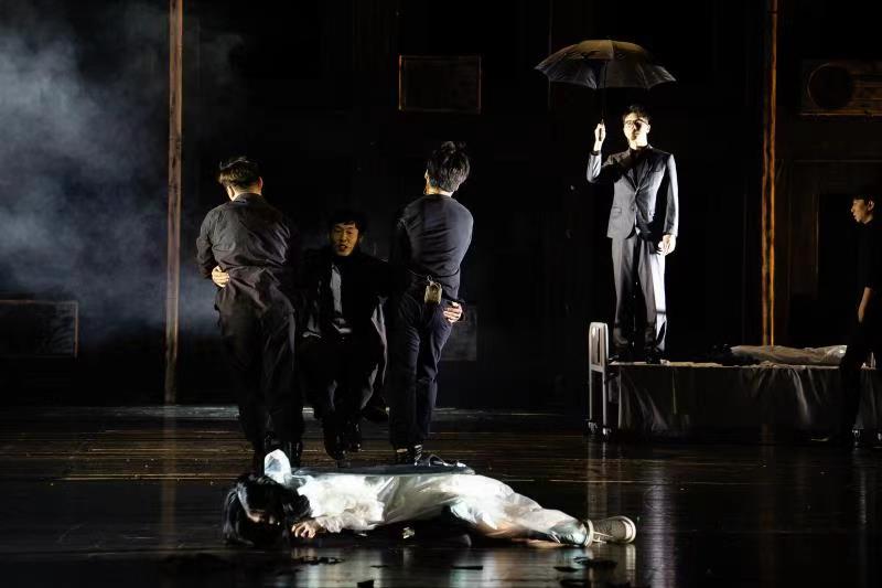 孟京辉经典作品《琥珀》小长假精彩亮相 开启哈尔滨大剧院春季戏剧新