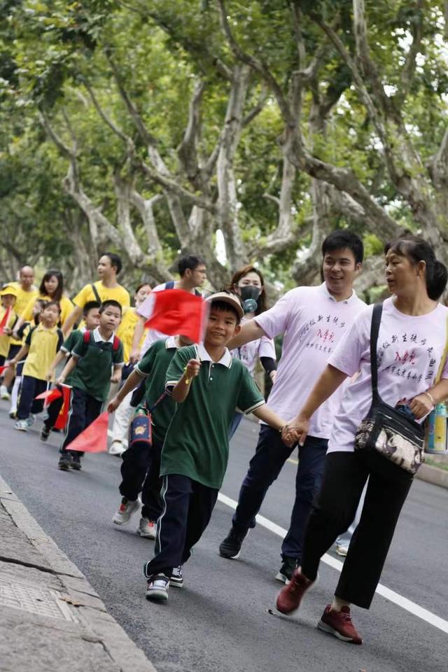 徒步走西湖,这项仪式感满满的新生入学礼文龙巷小学已坚持十年了