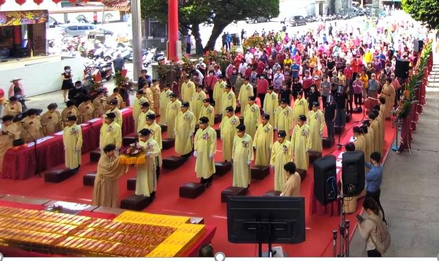 保生大帝雲謁祖登場:臺灣信眾向漳州慈濟祖宮祭拜 盼疫情早日結束