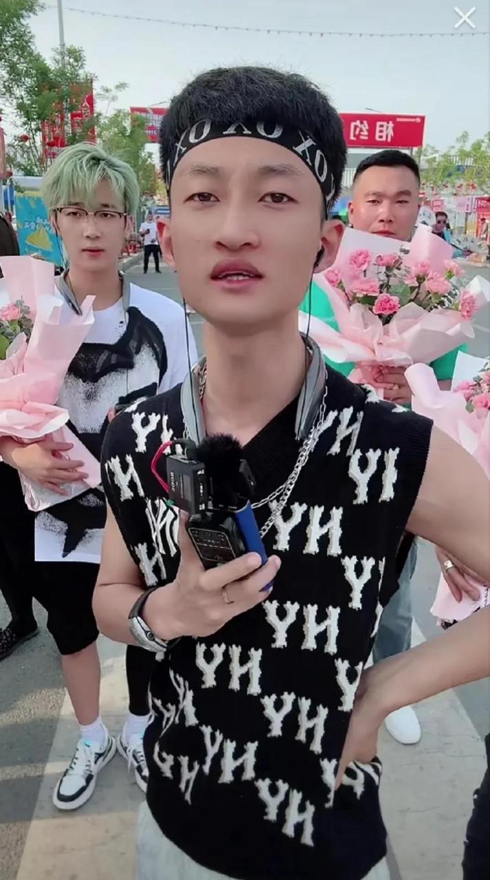 祁天道称在快手辛巴给我刷的最多,三四千万吧,在快手没有电商时代,我