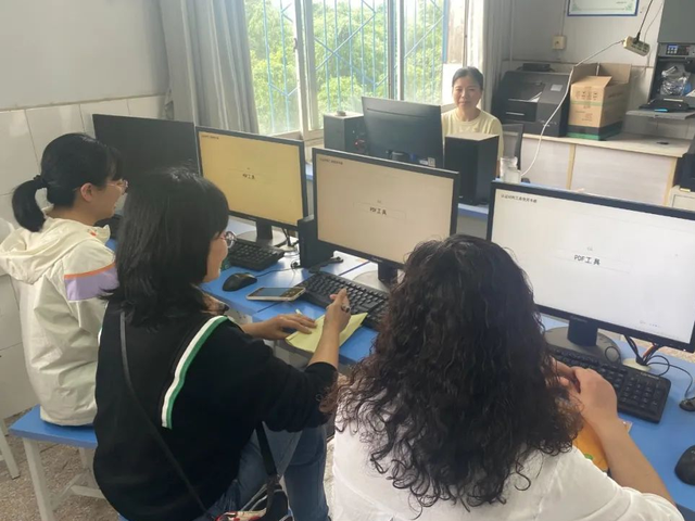 搬罾初级中学开展认证材料工具包2.0主题教研活动