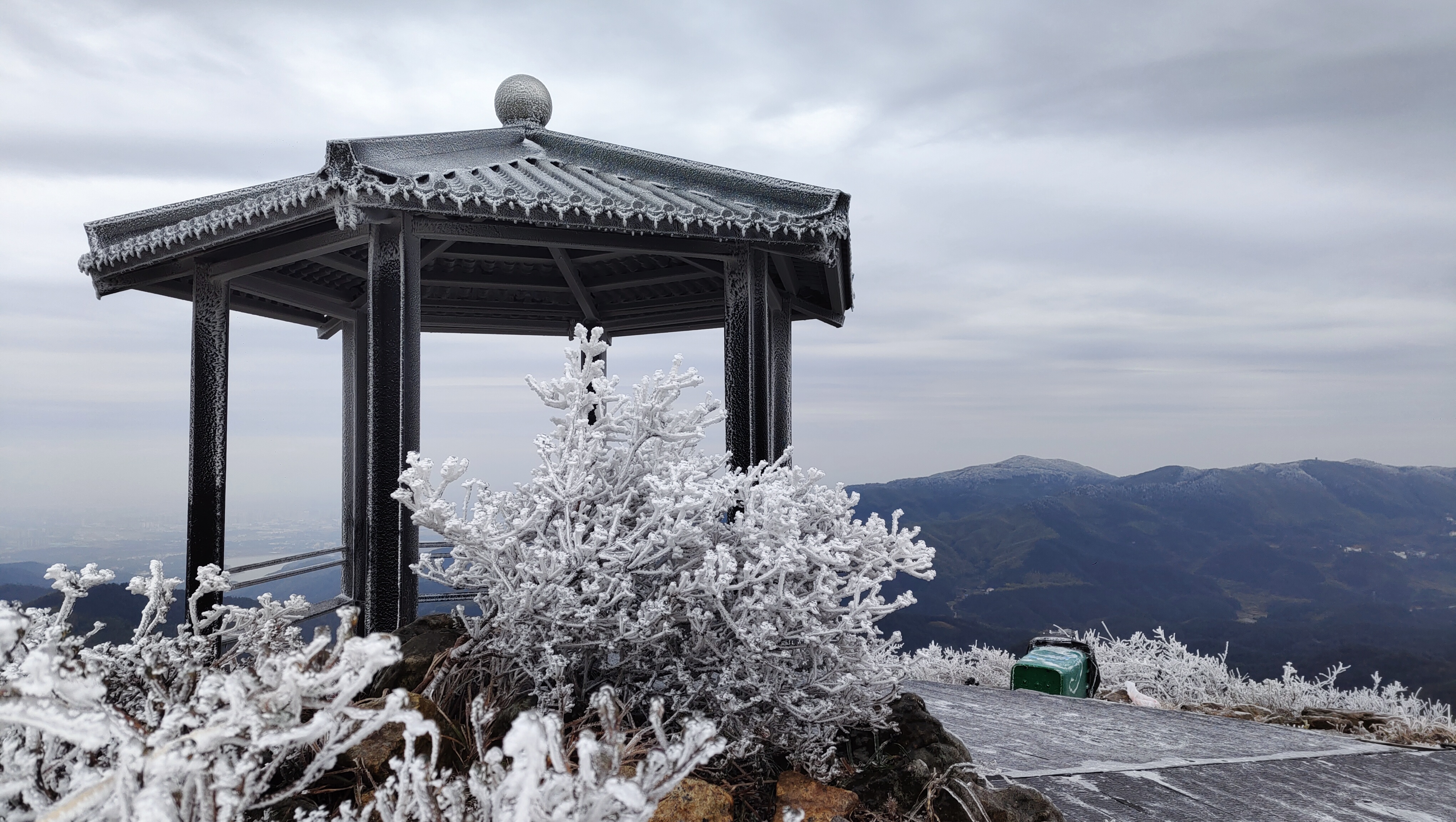 梅岭雪景图片