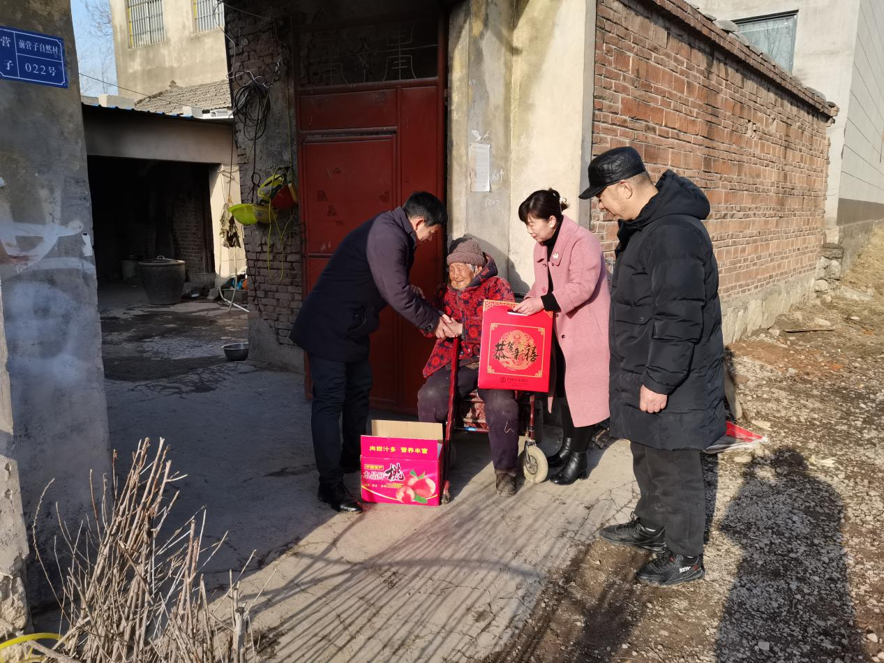 萧县圣泉镇:慰问送祝福 驻村更驻心