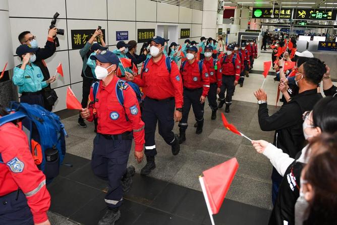 深圳公益救援队完成地震救灾任务平安回国