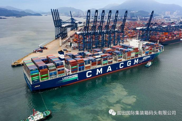 全球首艘lng动力23000-teu集装箱巨轮首航盐田港