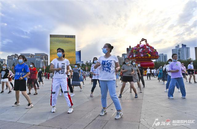 乌鲁木齐南湖市民广场图片