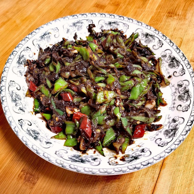 辣椒炒酱,夹着热馒头,比肉都香