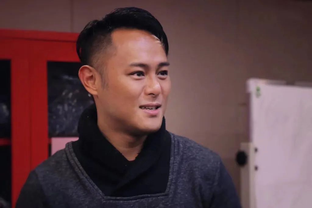 47岁前tvb小生伍文生,多年未红转行退圈,今一家五口很幸福