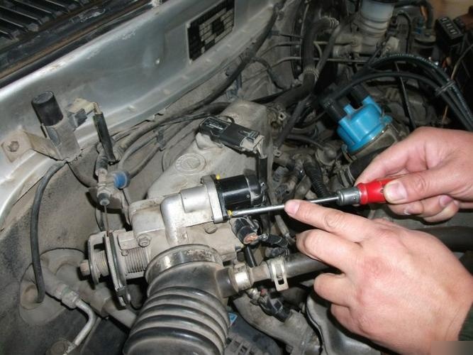 如何拆洗怠速马达