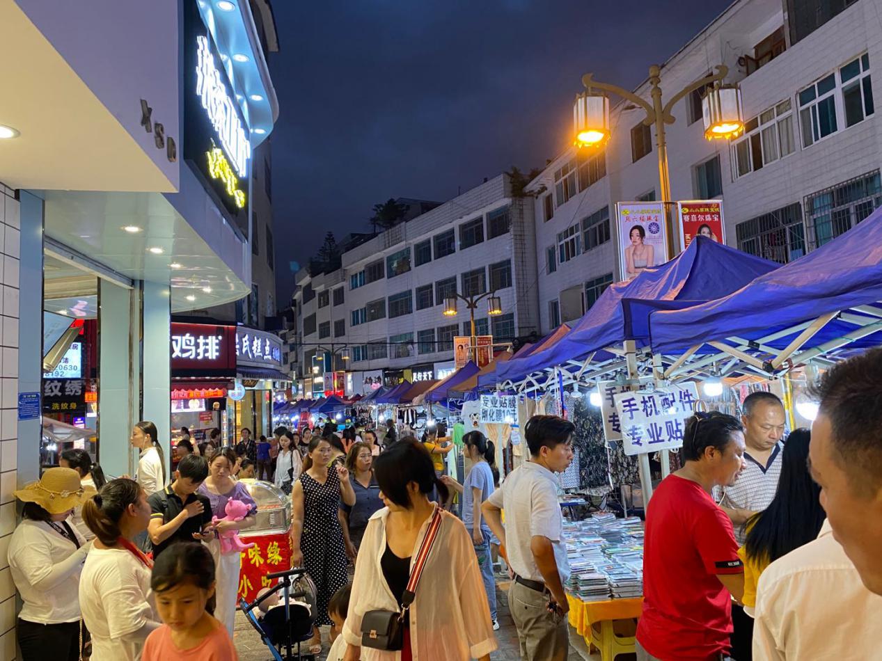 地摊经济下的兴义烟火