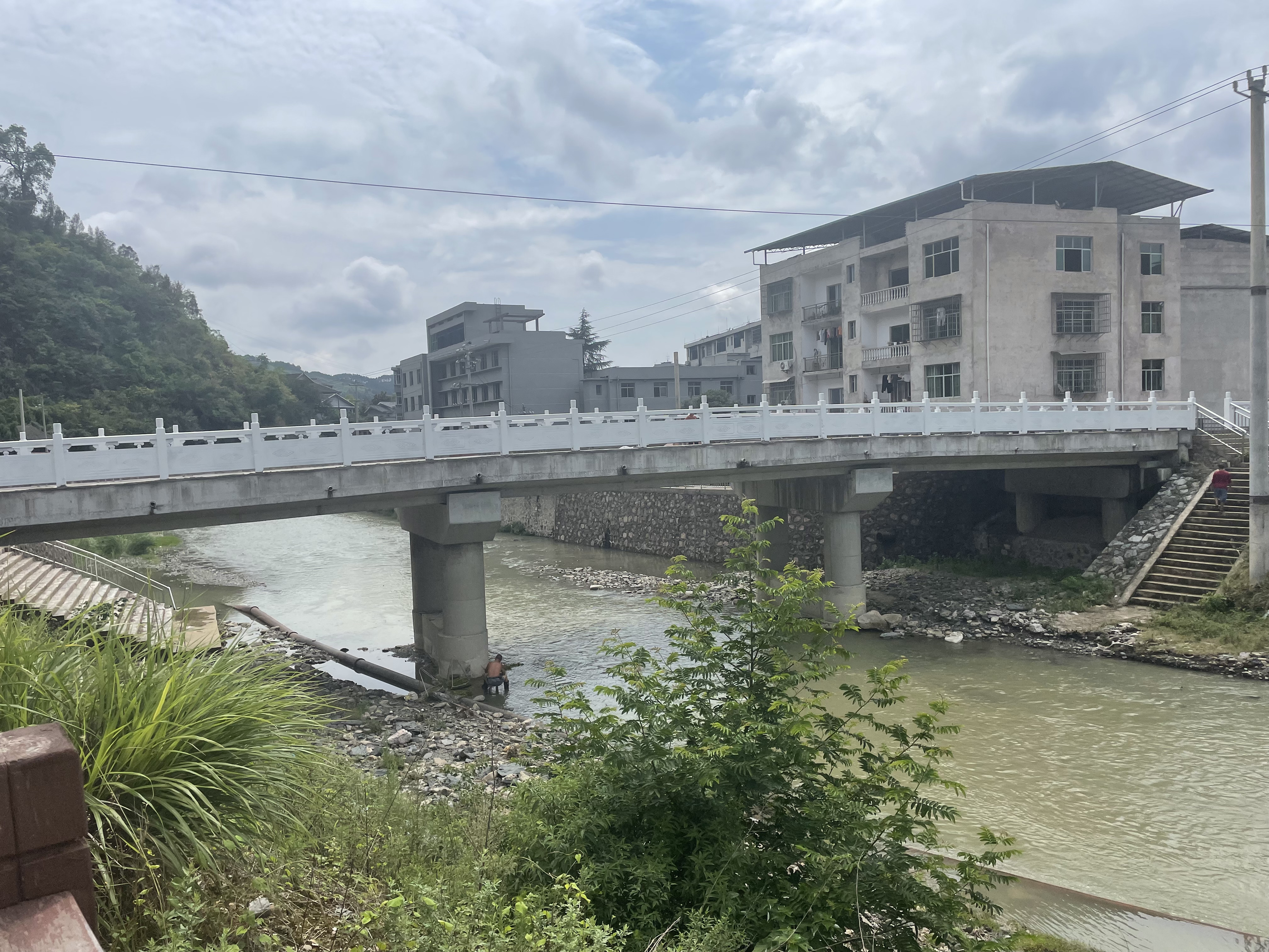 岑巩县思旸镇:修通"便民桥" 连接"幸福路"