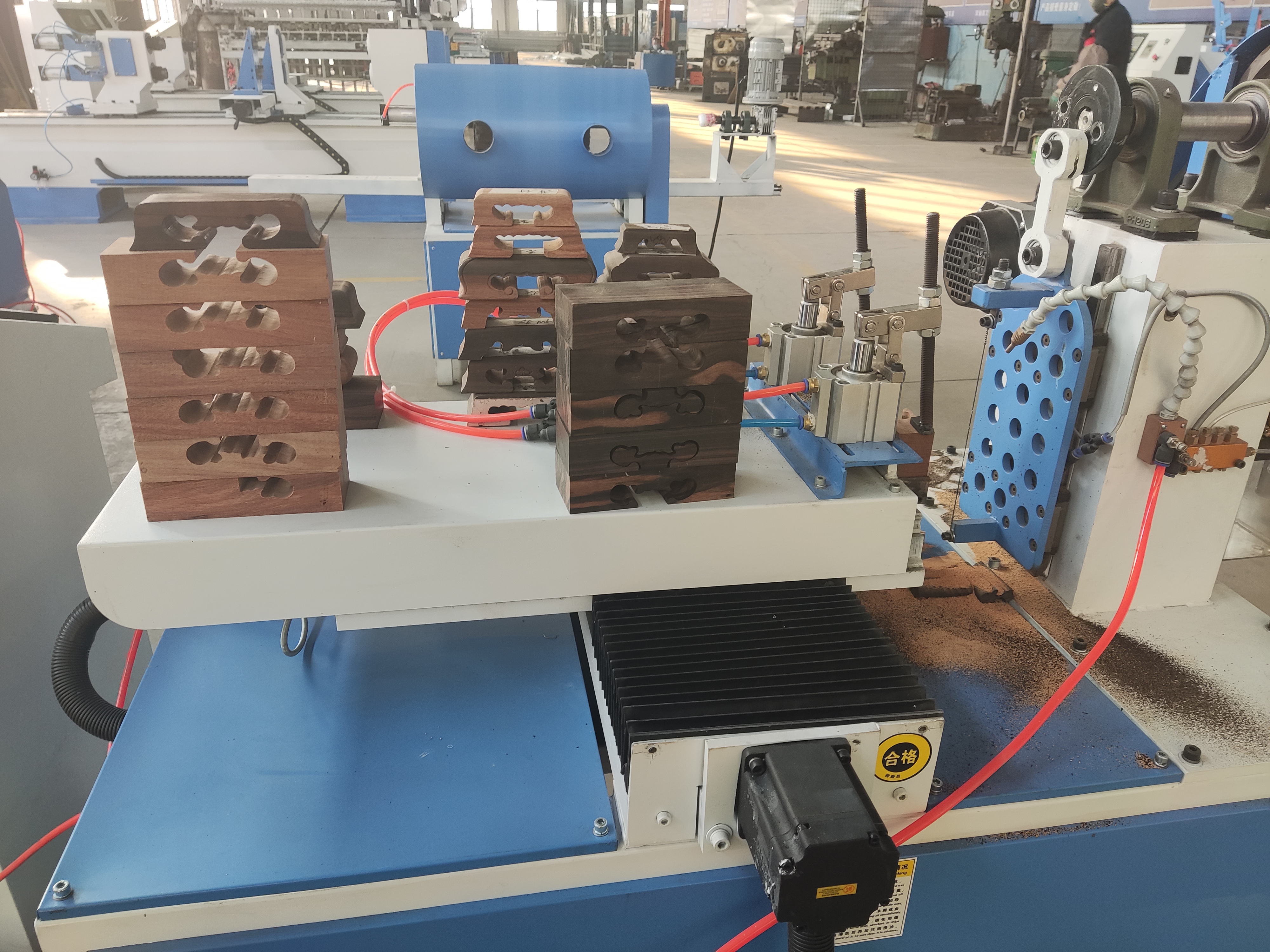 木工线锯机 数控拉花锯由切割系统,导轨系统,传动系统等组成