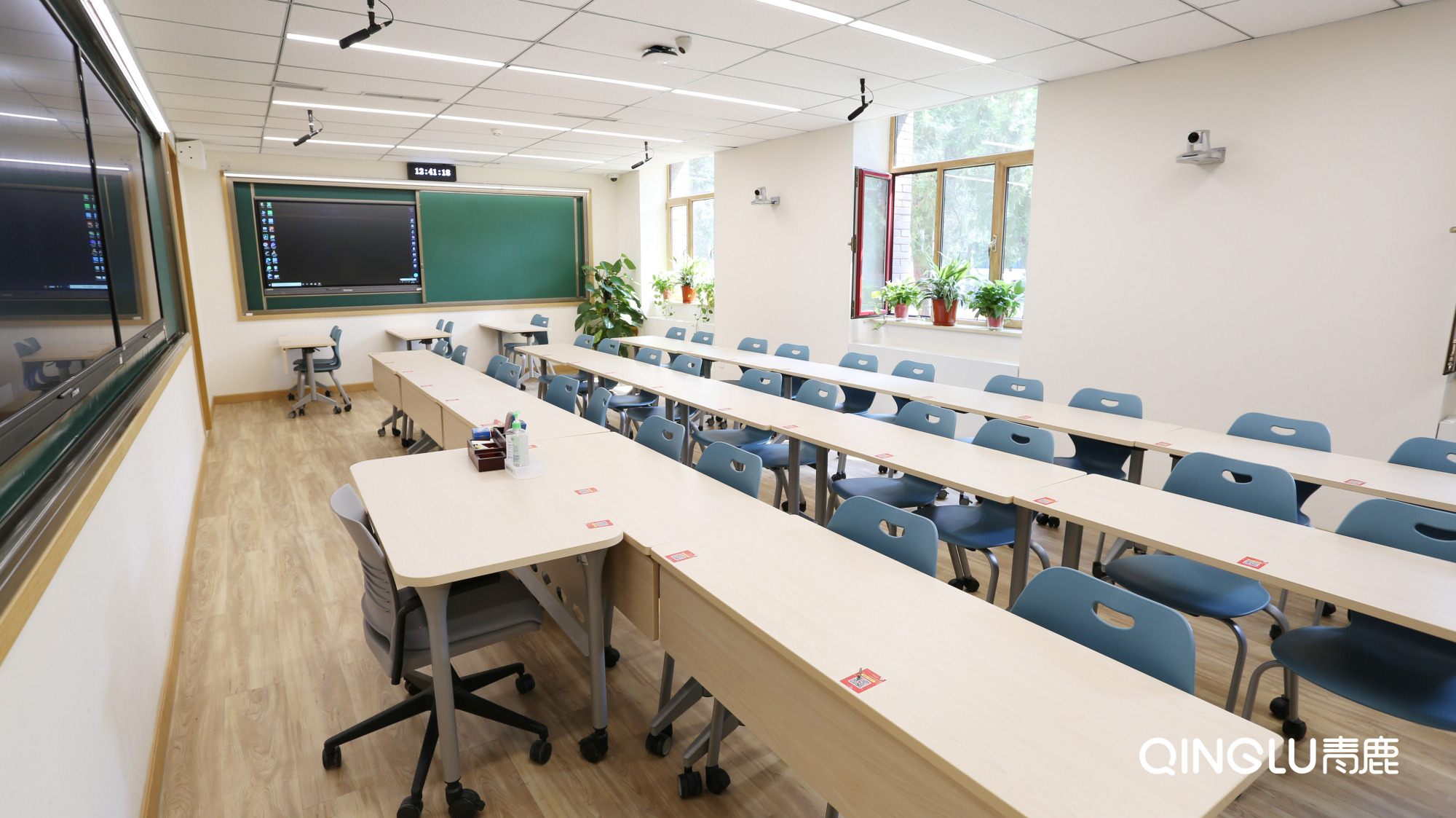 "打卡"√最高学府!北京大学"智慧教室"来了