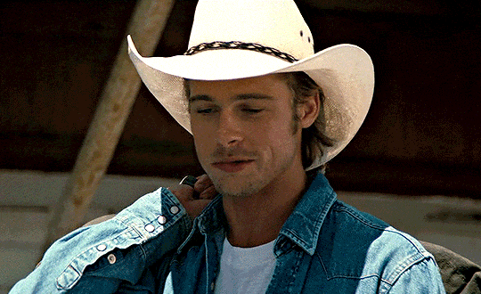 60岁的布拉德·皮特是如何做到松弛又迷人的?